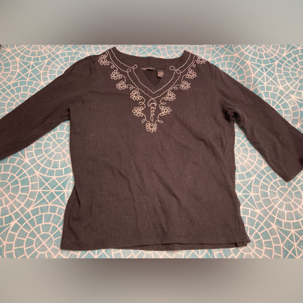 Reference Point New York black v-neck top.